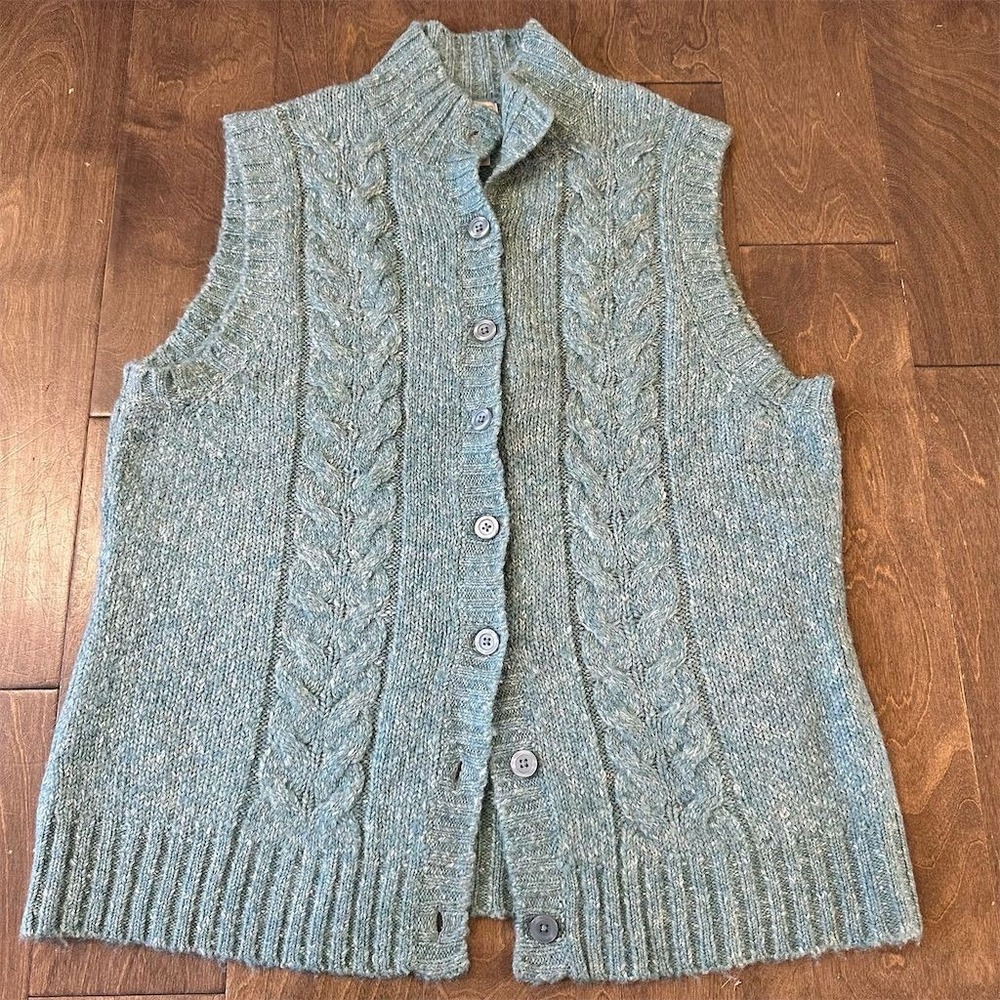 L.L. Bean Women's XL Blue Cable‎ Knit Sweater Vest V-Neck Button-Up